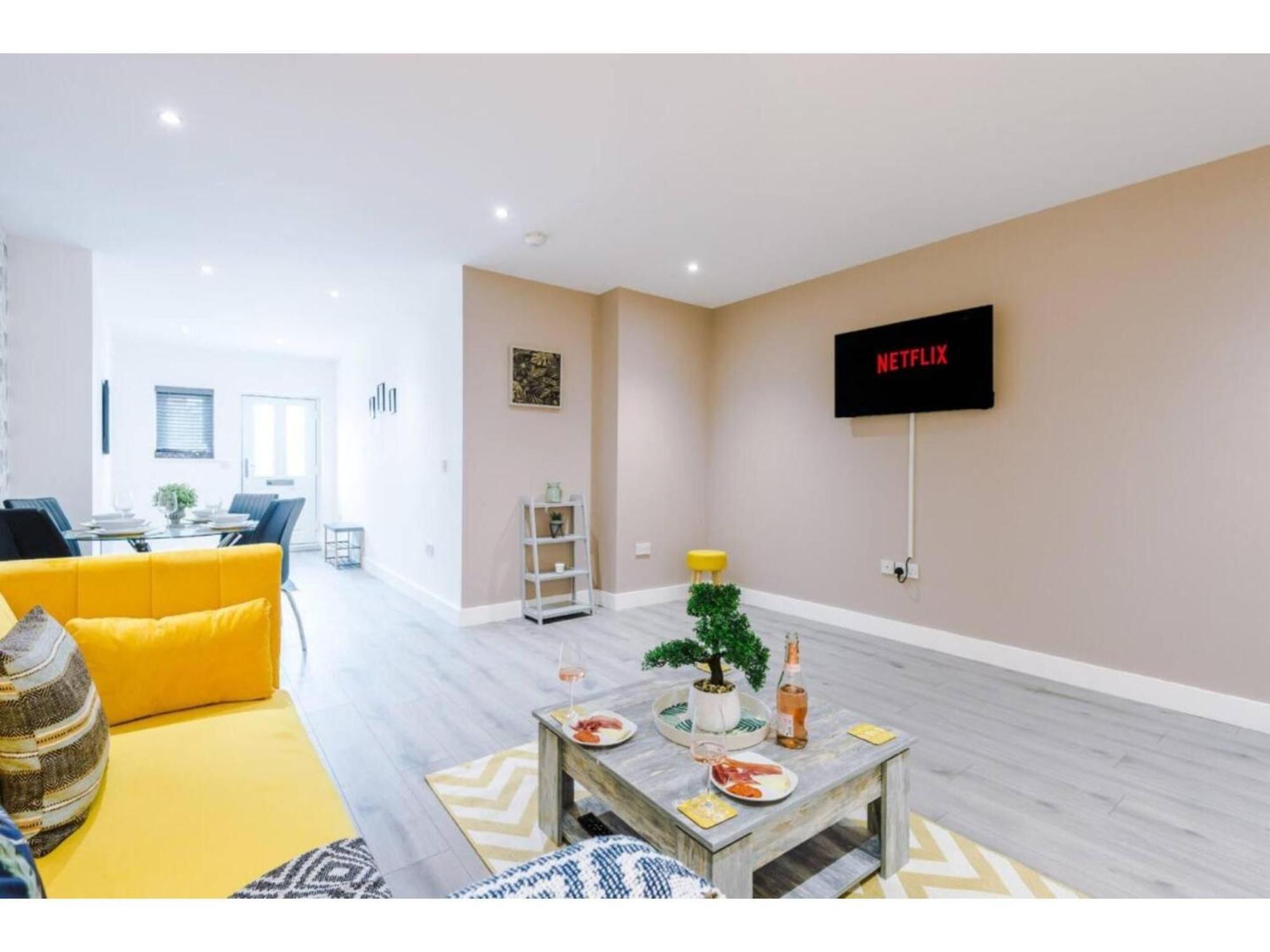 The Ecclesian Deluxe Apartments Near Trafford Centre Eccles Train Station Manchester Ngoại thất bức ảnh