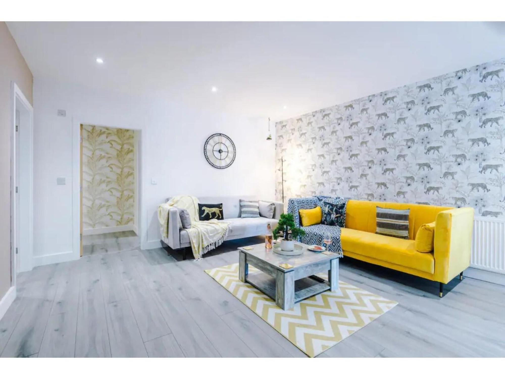The Ecclesian Deluxe Apartments Near Trafford Centre Eccles Train Station Manchester Ngoại thất bức ảnh