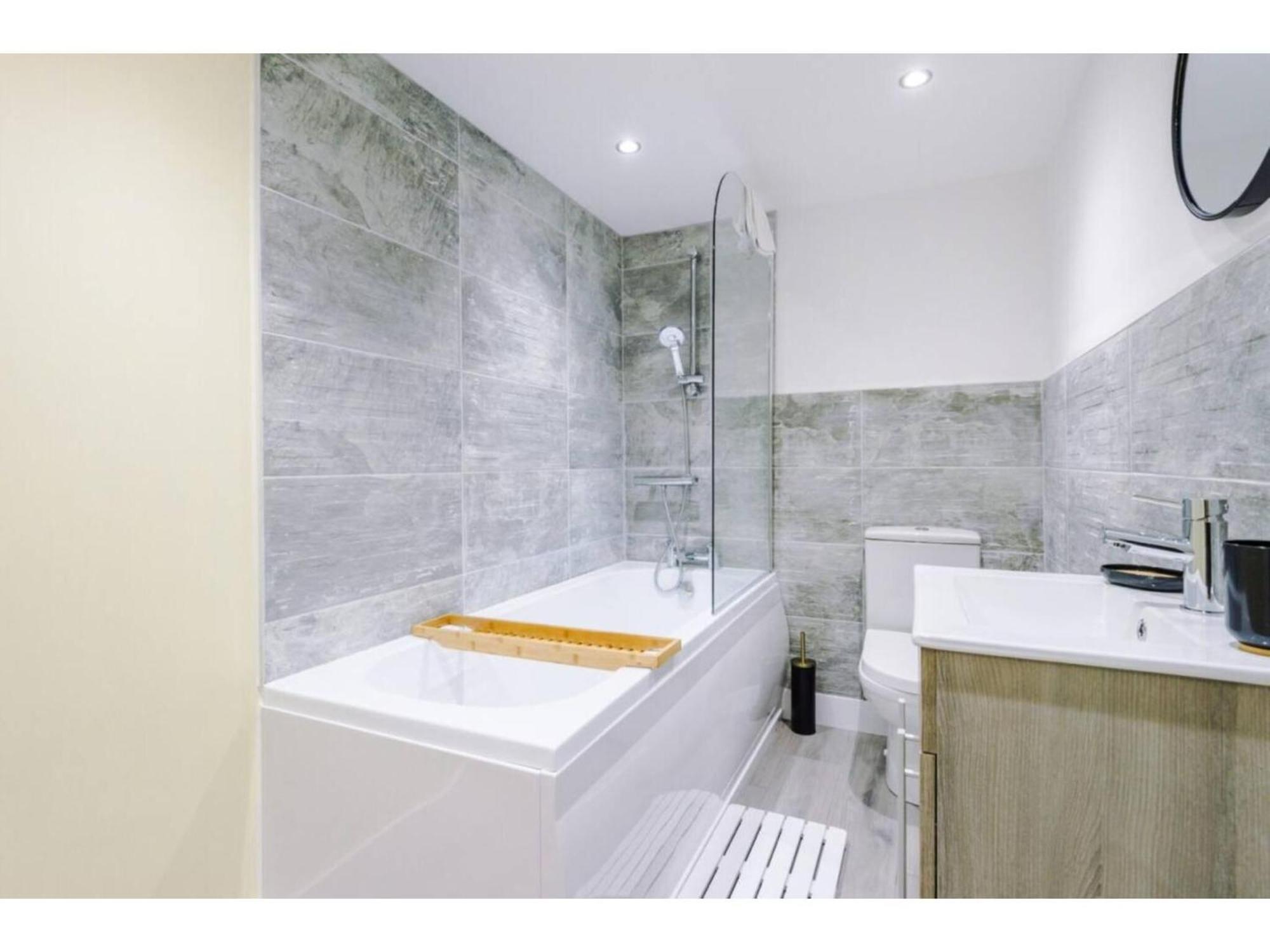 The Ecclesian Deluxe Apartments Near Trafford Centre Eccles Train Station Manchester Ngoại thất bức ảnh