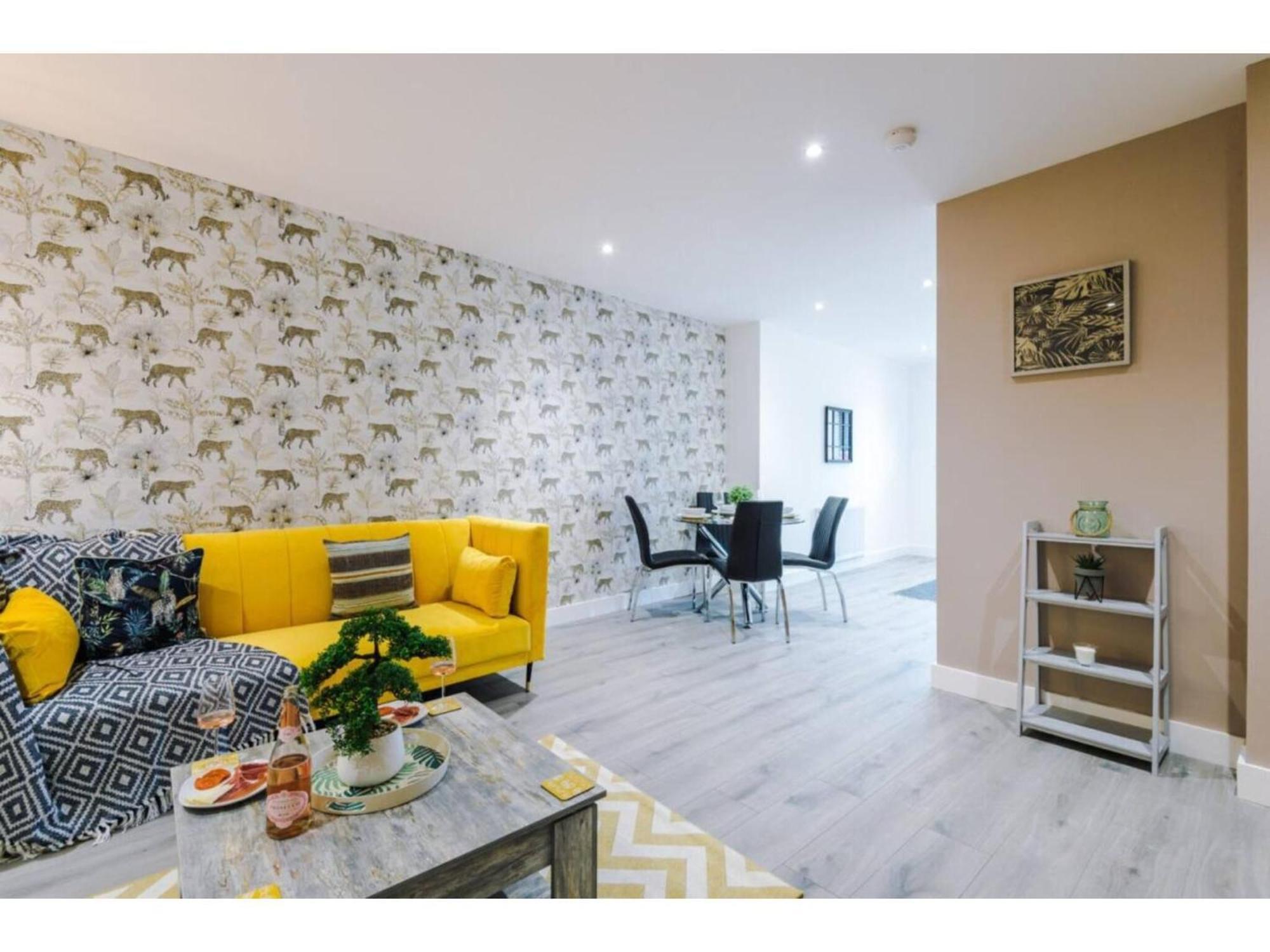 The Ecclesian Deluxe Apartments Near Trafford Centre Eccles Train Station Manchester Ngoại thất bức ảnh